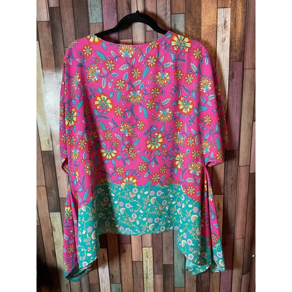 Haptics Vibrant Fuchsia Floral Paisley Print Teal Border Shark Bit Hem Medium - Picture 2 of 2